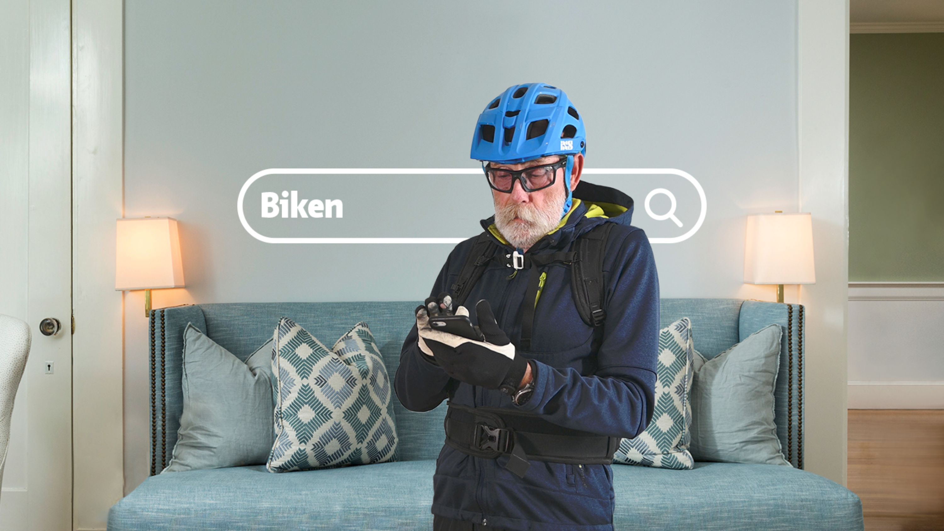 Senior mit Velohelm sucht "Biken" in Kursprogramm